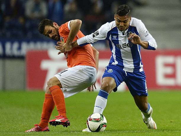 场上激烈拼 场上激烈拼