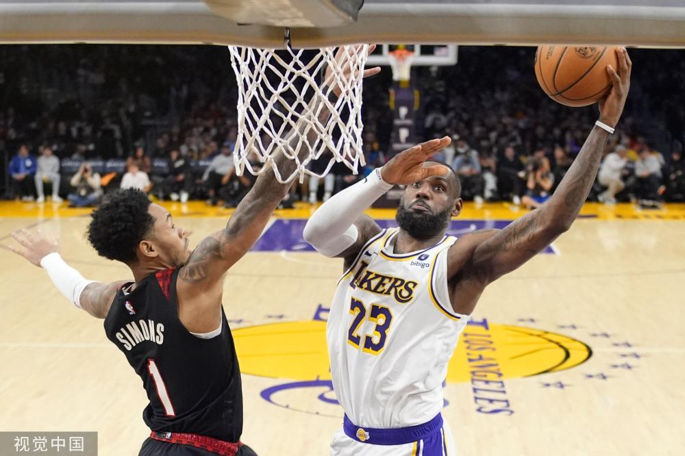 而陷入困境 而陷入困境